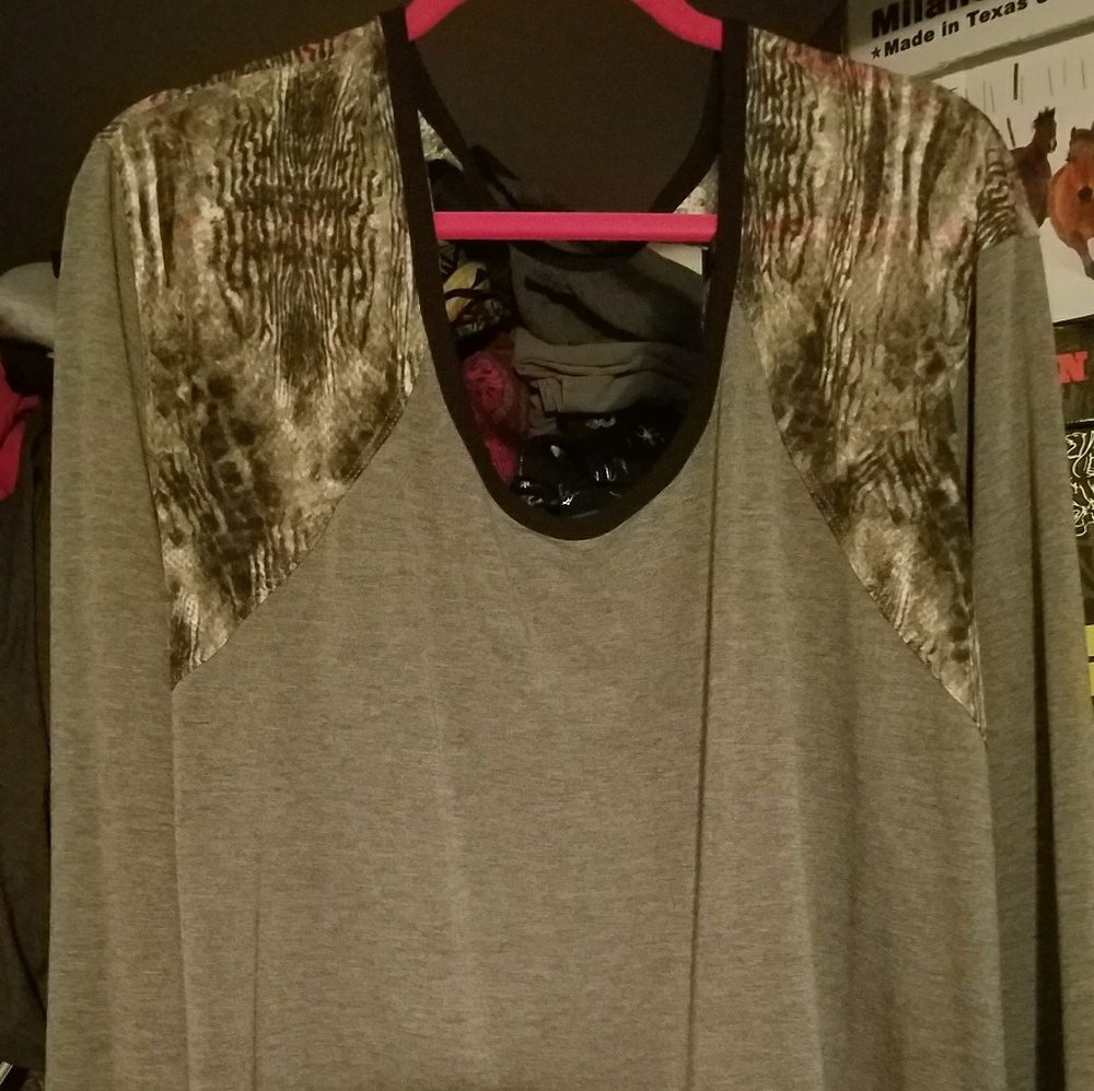 Cute top/sweater sweatshirt like